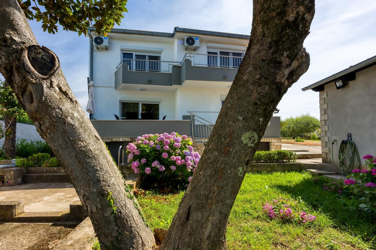 Apartamente cu parcare Porec - 27020