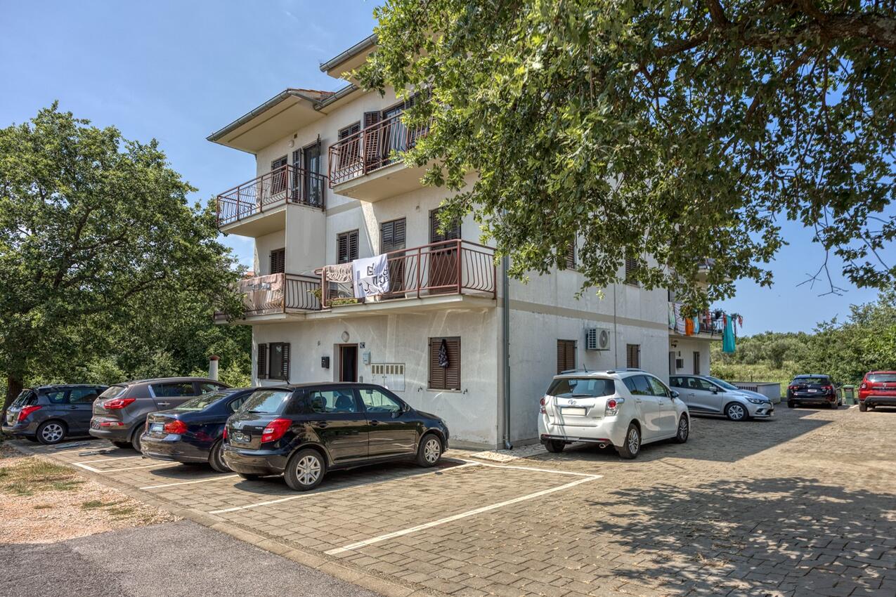 Leiligheter med parkering Kukci, Porec - 27037