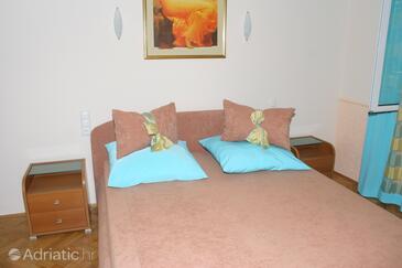 Apartments by the sea Promajna, Makarska - 2704