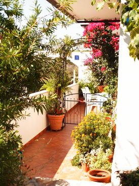 Apartments by the sea Promajna, Makarska - 2704