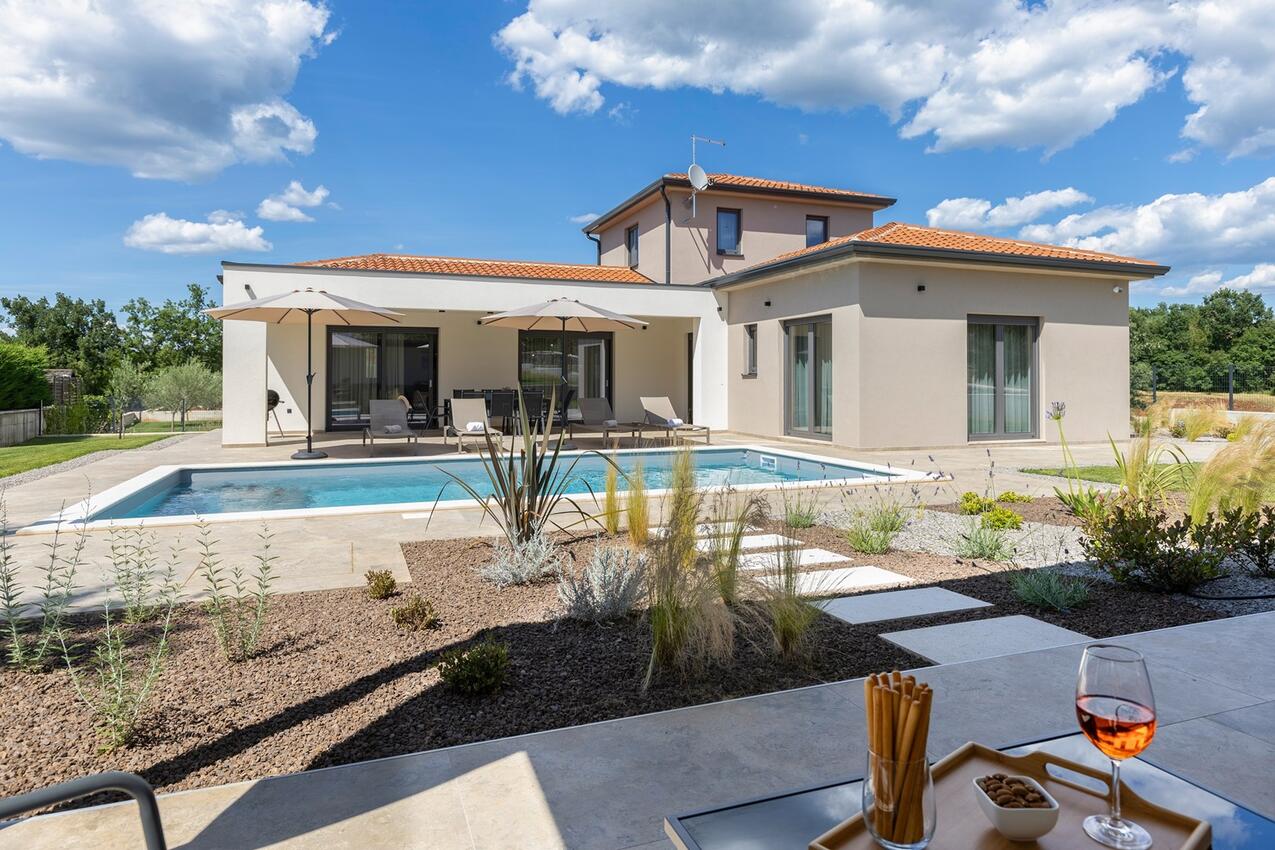 Holiday house with a swimming pool Tinjan, Central Istria - Središnja Istra - 27053