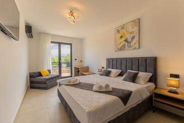 Holiday house with a swimming pool Tinjan, Central Istria - Središnja Istra - 27054