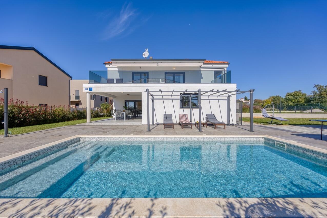 Casa familiar con piscina Krnica, Marcana - 27068