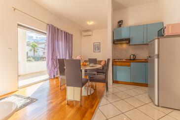 Apartments with WiFi Poreč - 27081
