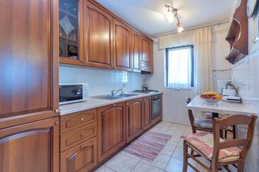 Apartments with WiFi Valbandon, Fažana - 27086
