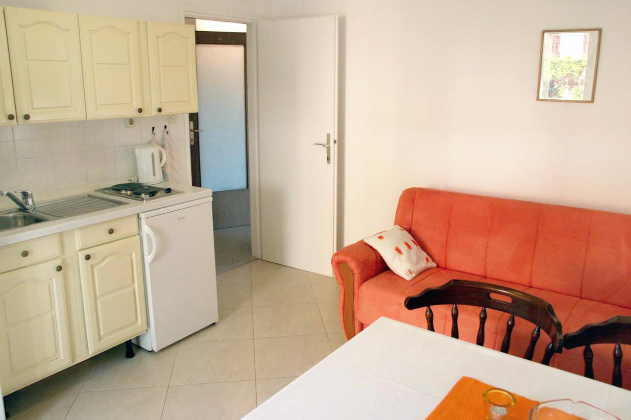A-2709-b - Private accommodation - Apartments with a parking space Baška Voda, Makarska
