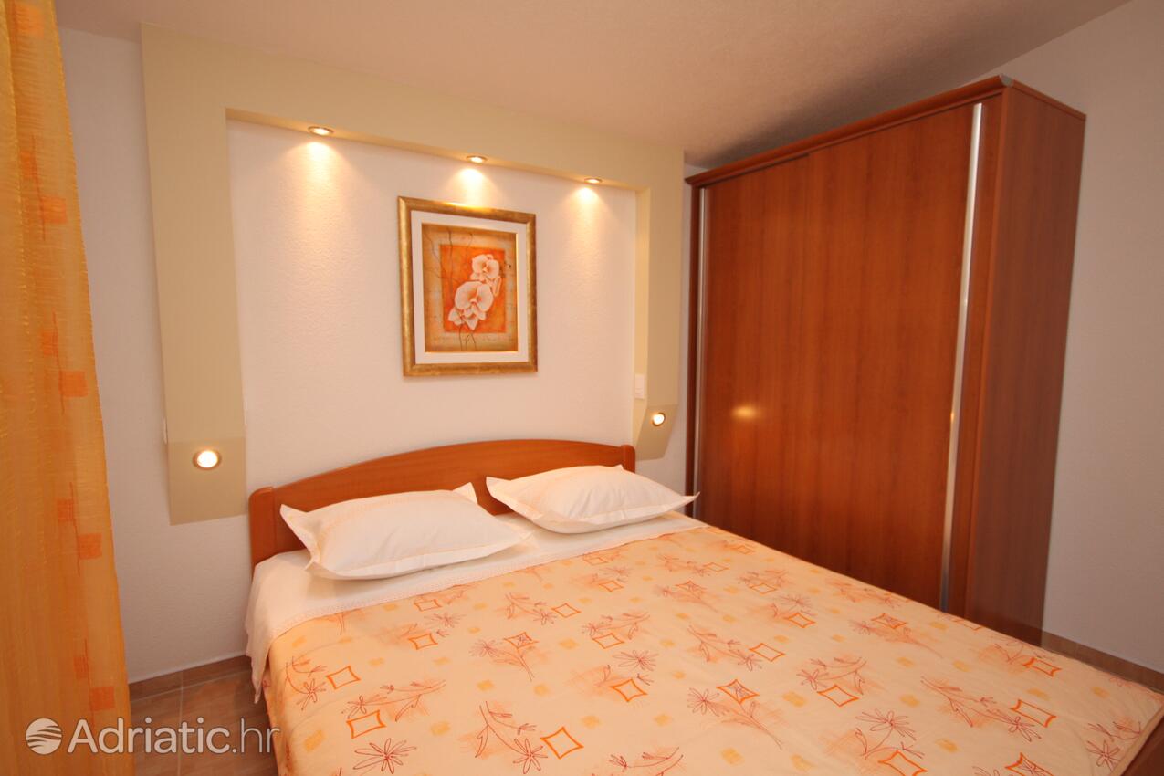 A-2709-d - Private accommodation - Apartments with a parking space Baška Voda, Makarska