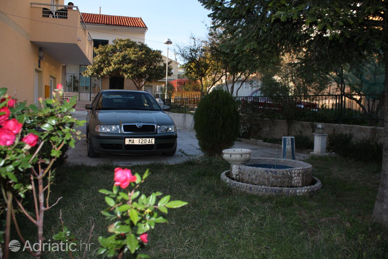 Courtyard - Apartments with a parking space Baška Voda, Makarska