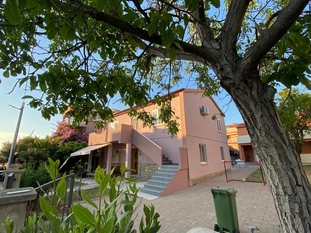 Lägenheter med parkering Biograd na Moru, Biograd - 27130