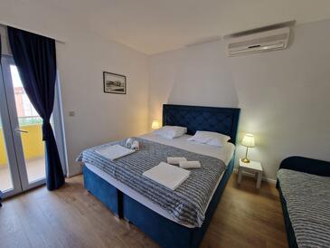 Habitaciones con aparcamiento privado Sveti Filip i Jakov, Biograd - 27131