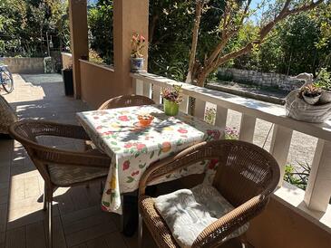 Apartmány s parkovištěm Trogir - 27140