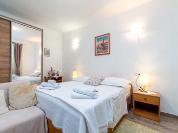 Apartmani s parkingom Trogir - 27140