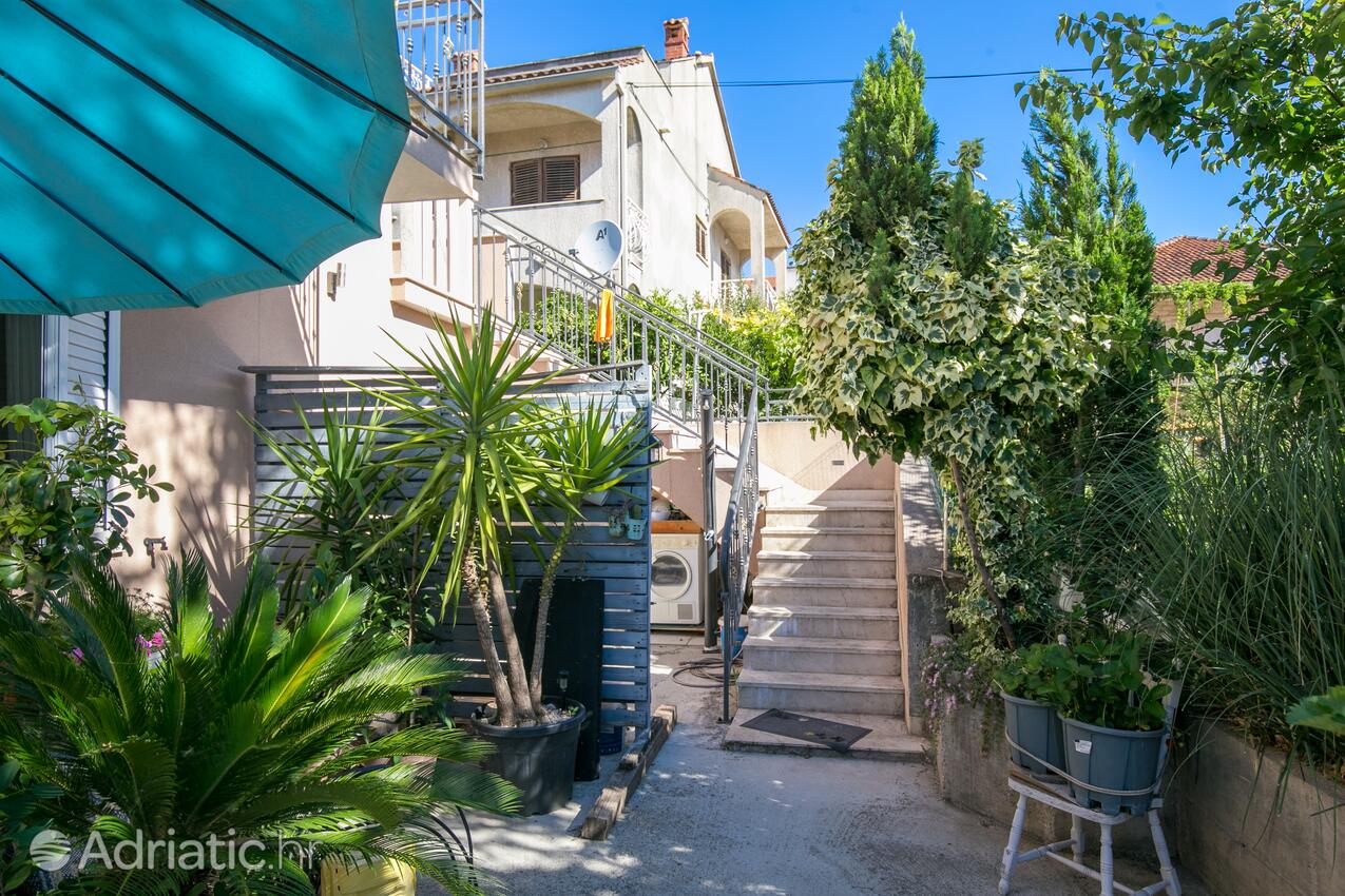 Apartmani s parkingom Trogir - 27140
