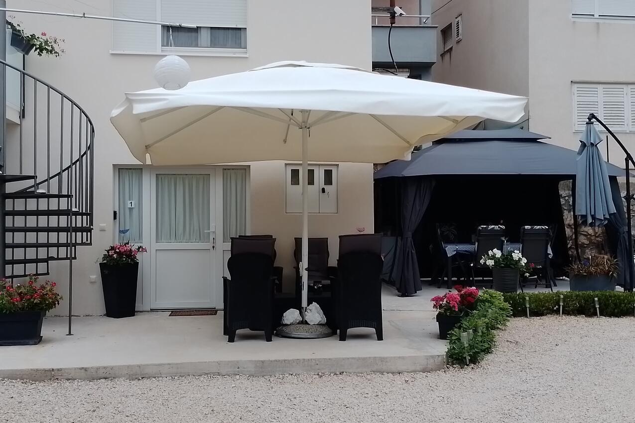 Апартаменти з паркуванням Шібенік - Šibenik - 27144