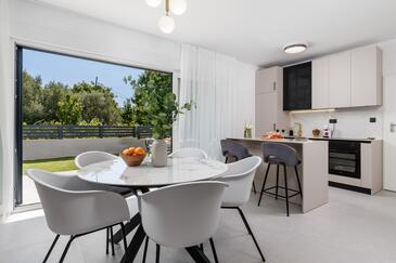 Apartmanok parkolóhellyel Draga Bascanska, Krk - 27157