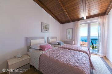 Apartments and rooms with parking space Brela, Makarska - 2717
