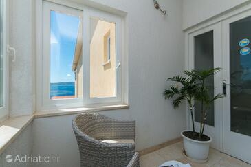 Apartments and rooms with parking space Brela, Makarska - 2717