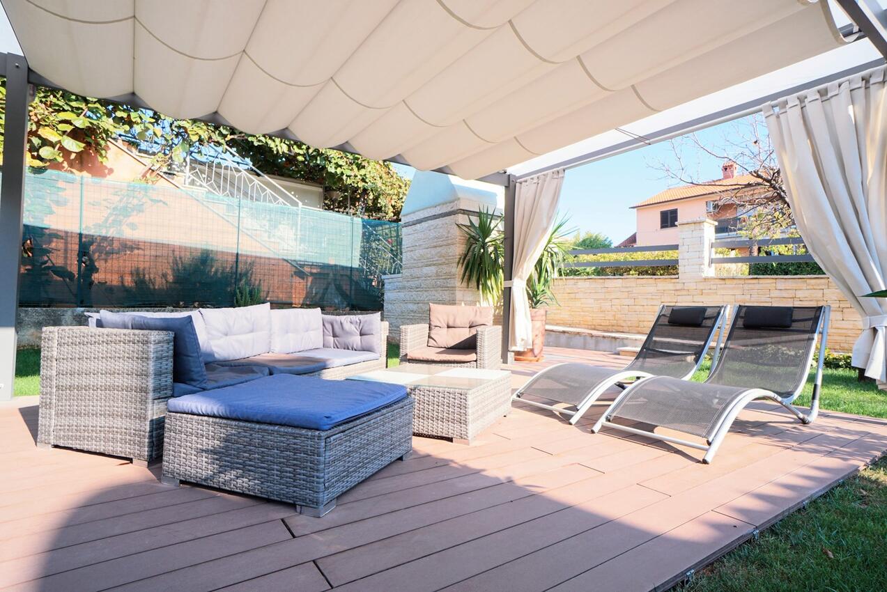 Apartments with WiFi Umag - 27189