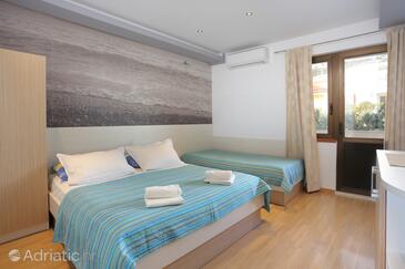 Apartments by the sea Tučepi, Makarska - 2721