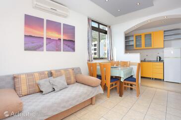 Apartments by the sea Tučepi, Makarska - 2721