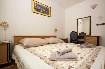 Apartments with parking space Rijeka - 27249