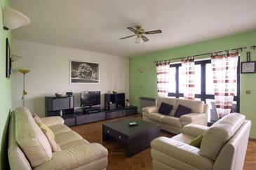 Apartments with parking space Rijeka - 27249