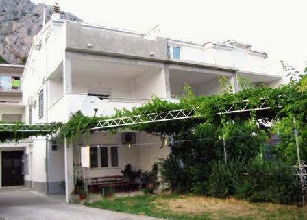 Appartements et chambres près de la mer Omis - 2726