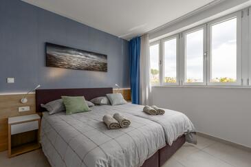 Family-friendly apartments with swimming pool Umag - 27270