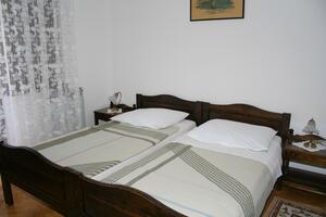 Zimmer Duce, Omis (S-2729-c(