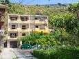 Overnatting Duće, Omiš, Overnatting 2730 - Leiligheter blizu mora med sandstrand.