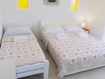 Ferienwohnungen und Zimmer am Meer Zivogosce - Porat, Makarska - 2733
