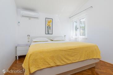 Apartments by the sea Duće, Omiš - 2737