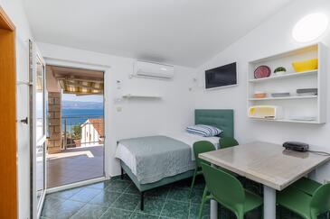Duće, Jedáleň v ubytovacej jednotke apartment, klimatizácia k dispozícii a WiFi.