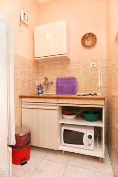 Apartments with parking space Omiš - 2738