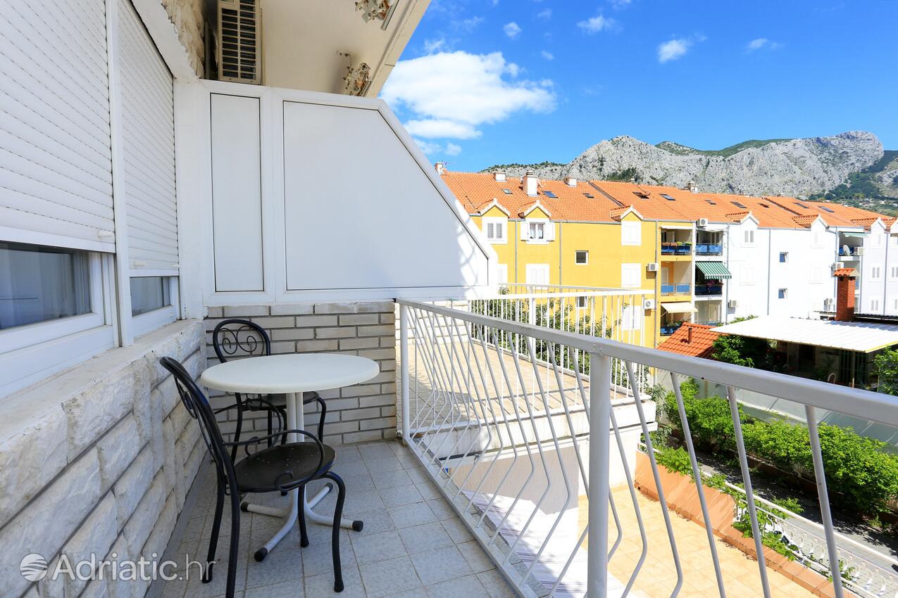 Apartments with parking space Omiš - 2738