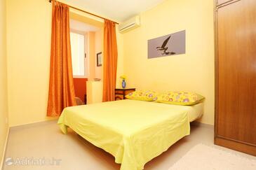 Апартаменти з паркуванням Оміш - Omiš - 2738