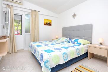 Апартаменти з паркуванням Оміш - Omiš - 2738