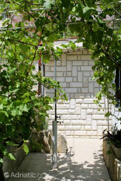 Apartments with parking space Omiš - 2738