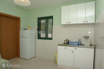 Apartments by the sea Marušići, Omiš - 2741