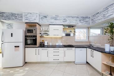 Leiligheter med parkering Kastel Stafilic, Kastela - 27426