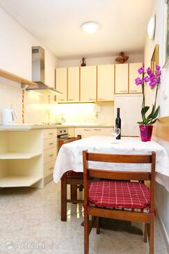 Appartementen aan zee Pisak, Omis - 2743