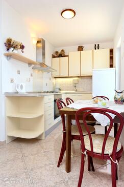 Appartementen aan zee Pisak, Omis - 2743