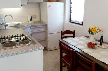 Appartementen aan zee Pisak, Omis - 2743