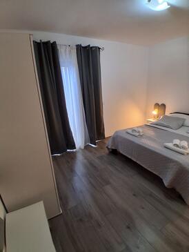Apartamente cu parcare Rab - 27439