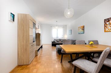 Trojizbový apartmán Vrbnik, Krk (A-27444-a(
