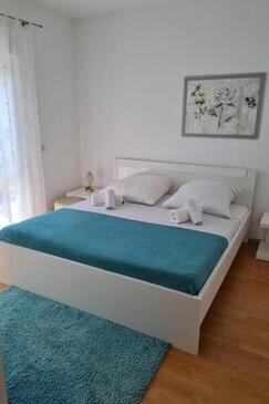 Appartementen met zwembad geschikt voor gezinnen met kinderen Marina, Trogir - 27449