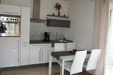 Lejligheder med pool egnet til familier med børn Marina, Trogir - 27449