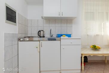 Apartments with parking space Omiš - 2745