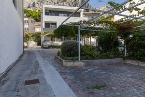 Ferienwohnungen mit Parkplatz Omis - 2745