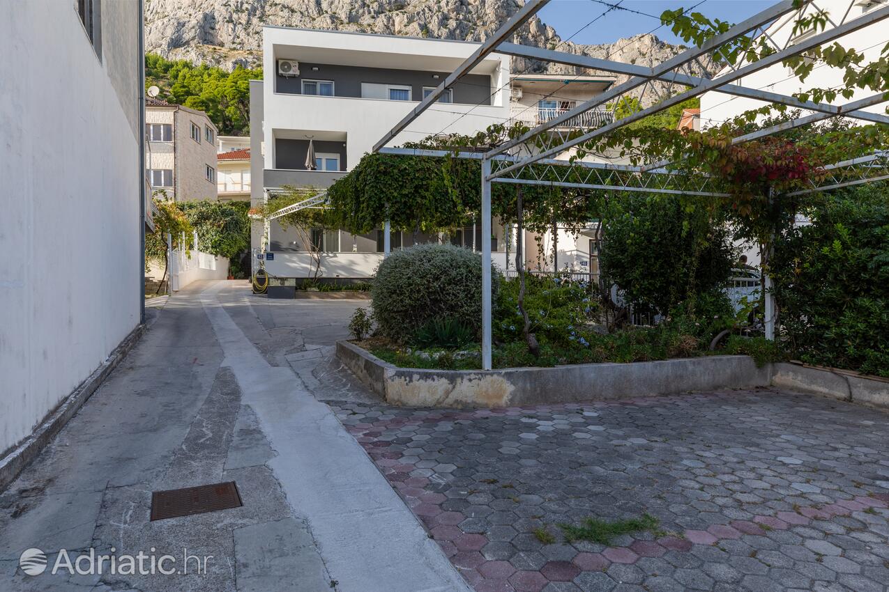 Apartmani s parkingom Omiš - 2745